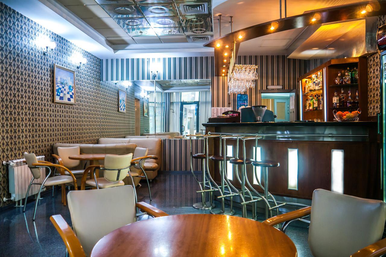 黛安娜皇宫酒店 扬博尔 外观 照片